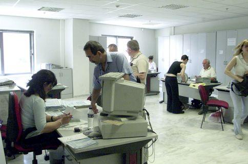 «Μαχαίρι» στα κλιμάκια του Δημοσίου προβλέπει το ενιαίο μισθολόγιο