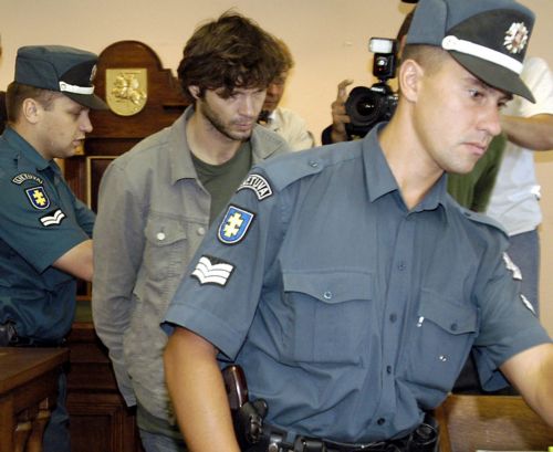 Η ΓΓ Ισότητας των Φύλων καταδικάζει την εμφάνιση του Μπερτράν Καντά στο Ηρώδειο