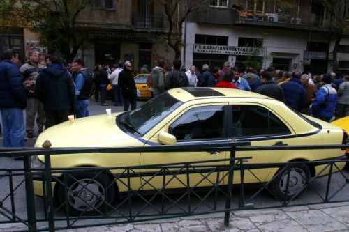 Αγνωστοι ξυλοκόπησαν μέχρι θανάτου ταξιτζή για να τον ληστέψουν