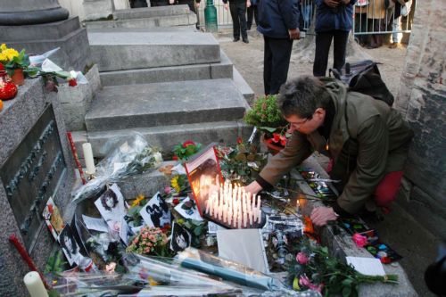 Σαράντα χρόνια μετά, ο Τζιμ Μόρισον παραμένει ροκ σταρ