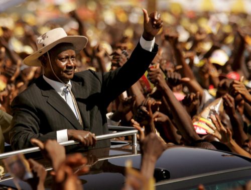 Έρευνα για «δηλητηριασμένη τούρτα» από την αντιπολίτευση στον πρόεδρο της Ουγκάντας