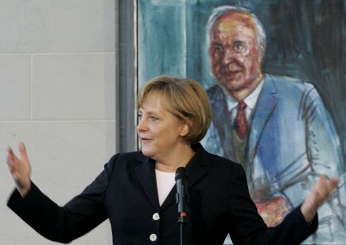 Διαψεύδει ο Χέλμουτ Κολ δημοσίευμα για σκληρή κριτική στην Μέρκελ