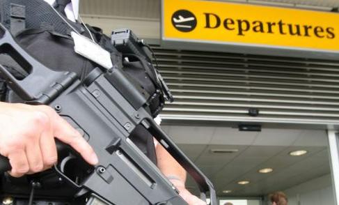 Μειώνεται το επίπεδο συναγερμού για τρομοκρατικές επιθέσεις στη Βρετανία