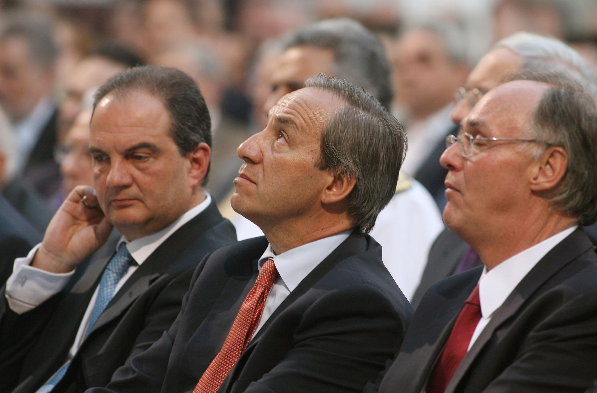 Στο φως επιστολές Δούκα προς Καραμανλή για το χρέος και την αδυναμία δανεισμού