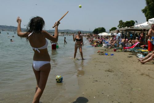 Με καύσωνα η αναχώρηση των αδειούχων του Ιουλίου