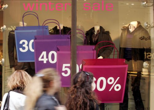 Οδηγίες της ΕΣΕΕ προς τους καταναλωτές εν όψει των θερινών εκπτώσεων