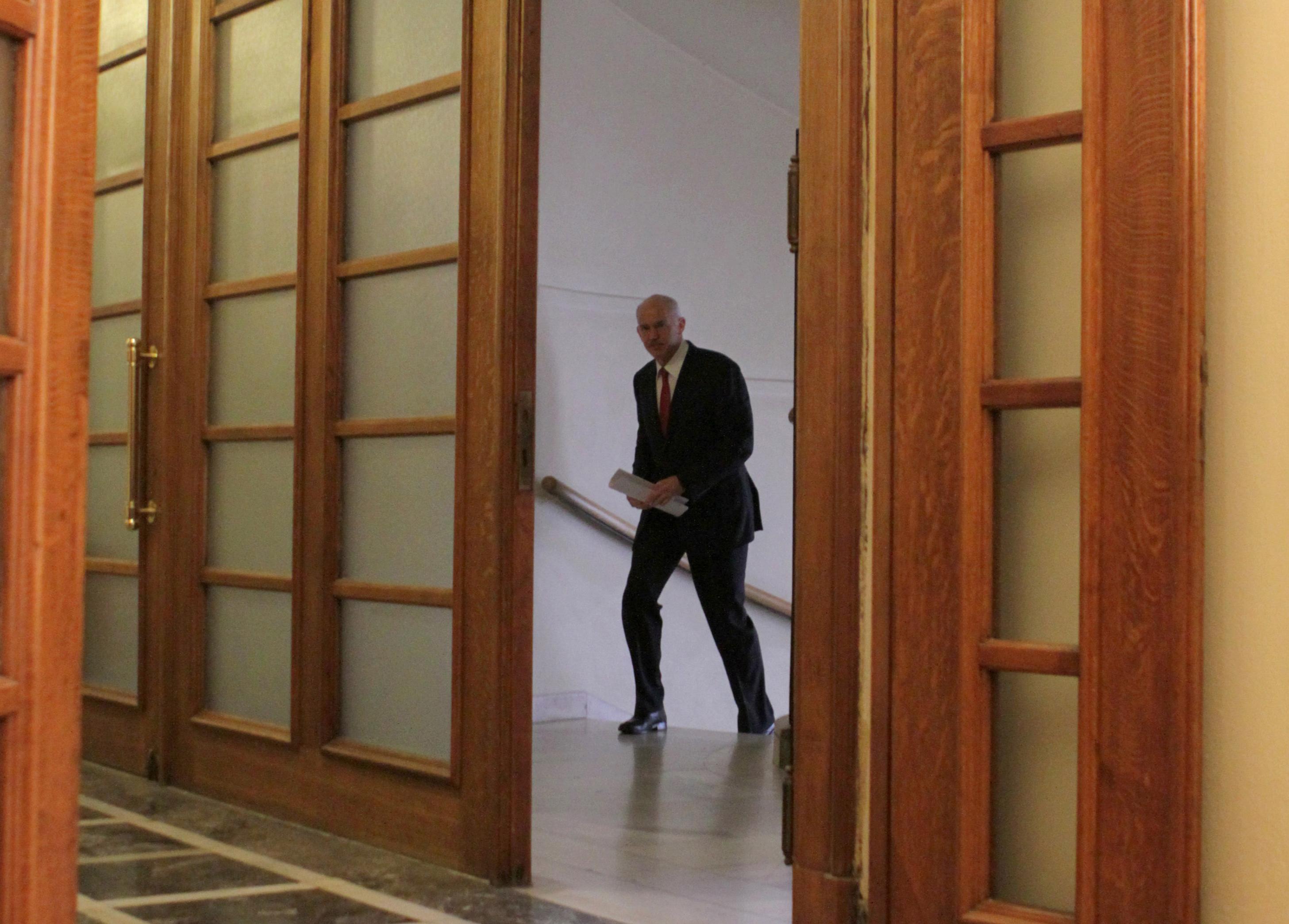 Απαλλάχθηκε ο λαός από τον βραχνά της χρεοκοπίας, δήλωσε ο πρωθυπουργός στο Υπουργικό