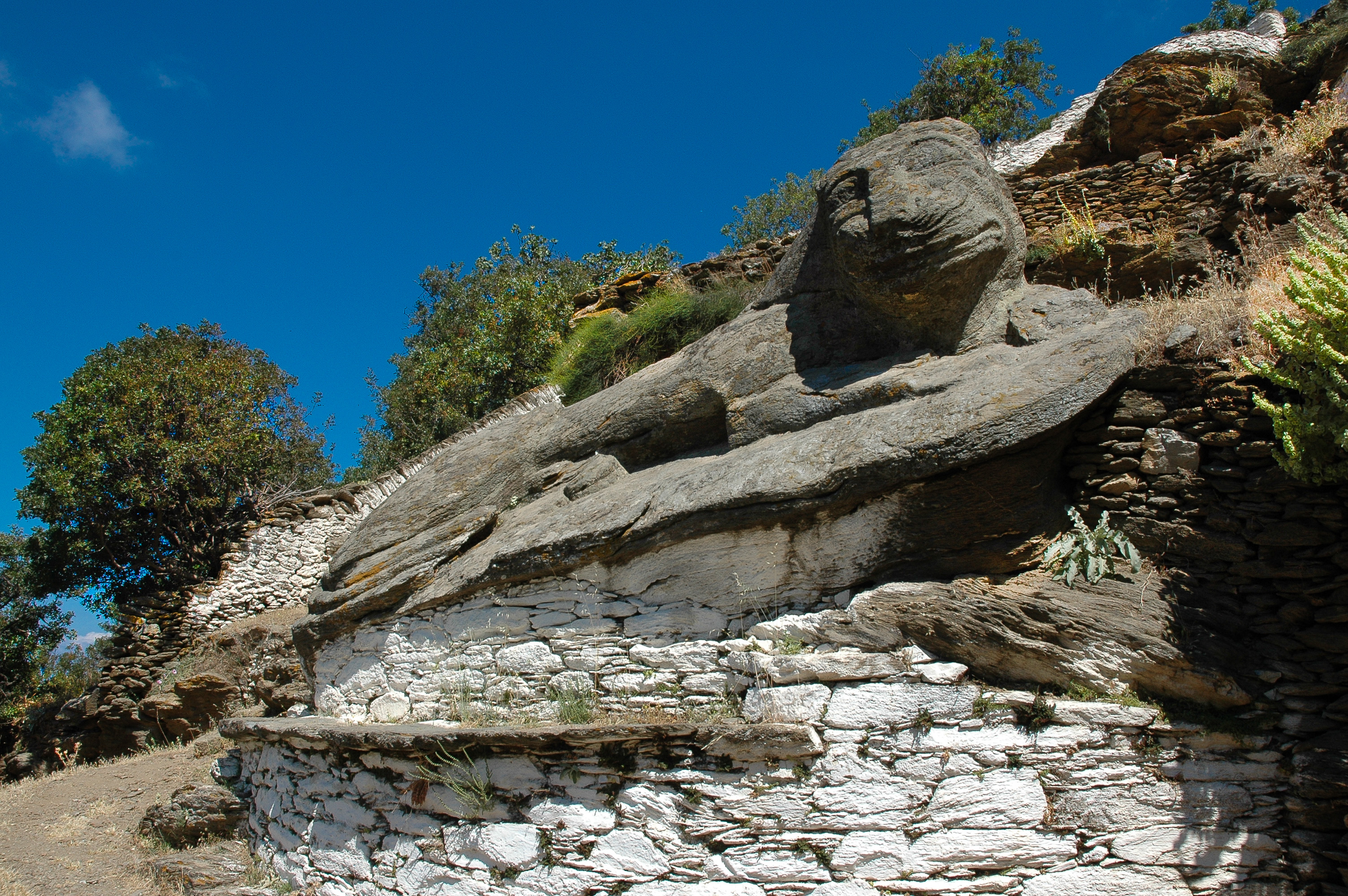 Τα μονοπάτια της Τζιας
