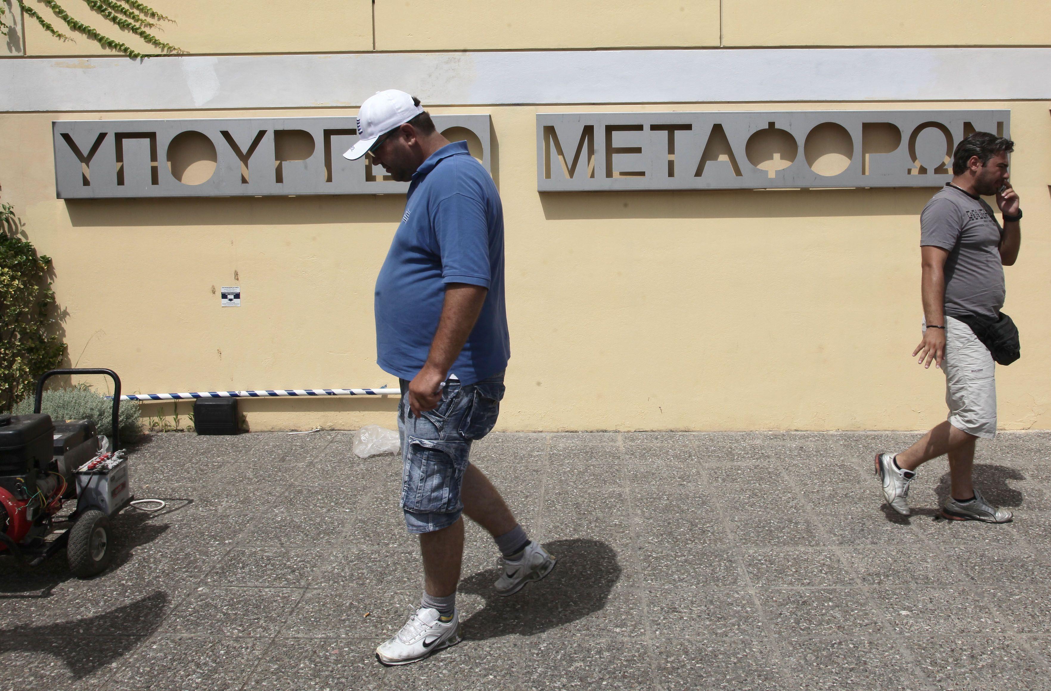 Συνεχίζουν τις κινητοποιήσεις οι ιδιοκτήτες ταξί – Σκληρή στάση από τον Γ.Ραγκούση