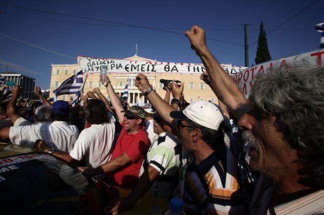 Συνεχίζονται οι κινητοποιήσεις των ταξί, εν αναμονή των κινήσεων της κυβέρνησης