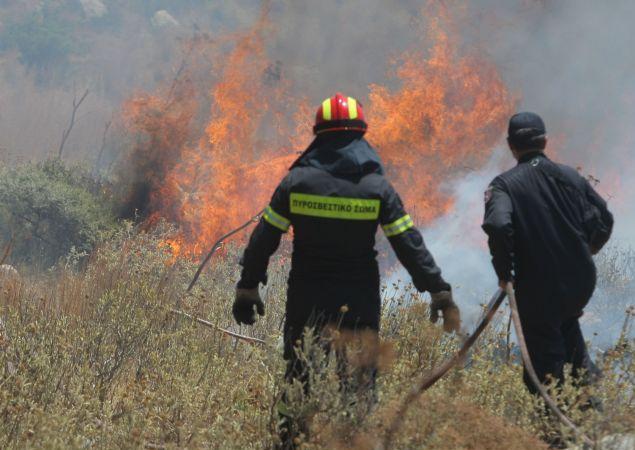 Φλόγες στην Κέρκυρα, προσπάθειες για πλήρη κατάσβεση της πυρκαγιάς στο Ρέθυμνο