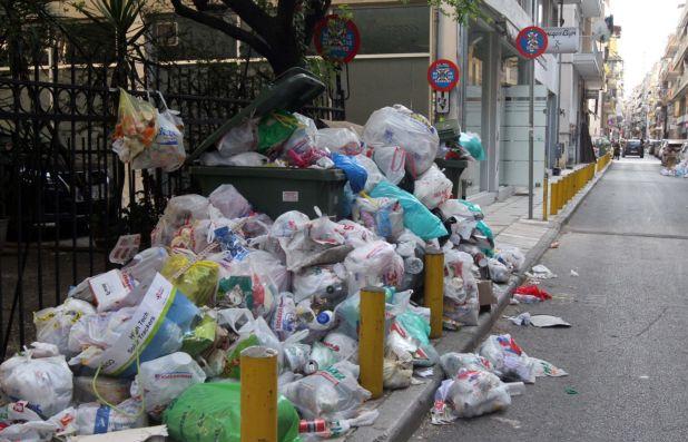 Αγώνας δρόμου από υπουργεία και περιφέρεια για τη διαχείριση σκουπιδιών στην Αττική