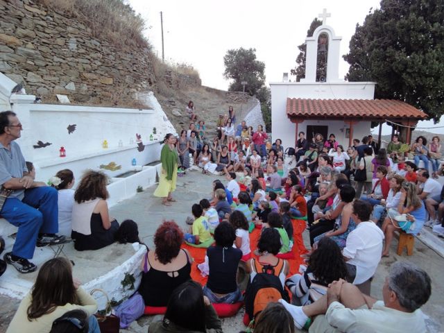 Παραμυθάδες από την Ελλάδα και το εξωτερικό αφηγούνται παράξενες ιστορίες στη Τζιά