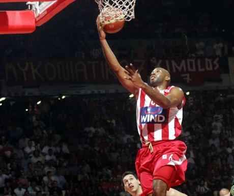 Ο Τζαμόν Γκόρντον δεύτερος που… σαλπάρει από τον Πειραιά