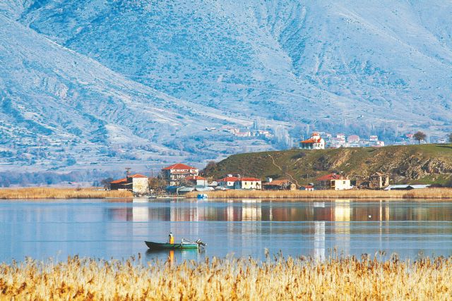 Ενθουσιώδες το κλείσιμο των φετινών -λιτών- Πρεσπείων με τον Σταμάτη Κραουνάκη