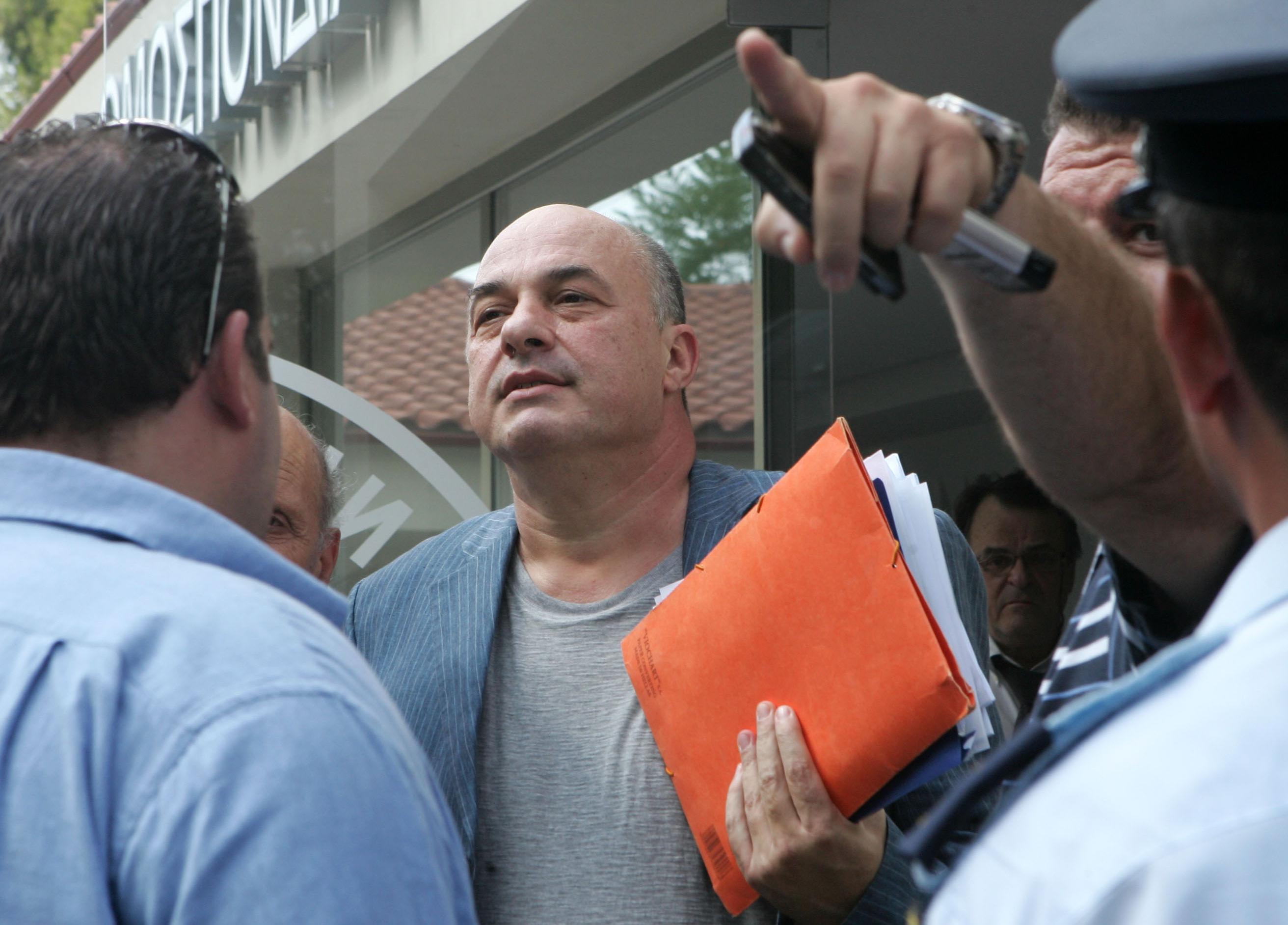 Για «καταγγελία στη FIFA από τον Ολυμπιακό Βόλου», μιλάει ο Μπέος