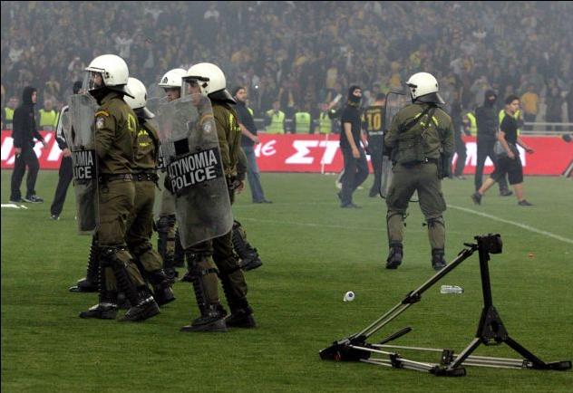 Τις διακοπές αγώνων και τις εισβολές στα γήπεδα θέλει να περιορίσει η ΕΠΟ