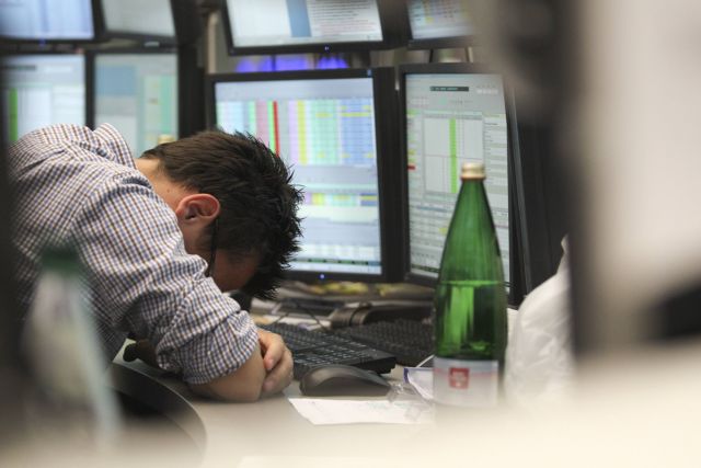 Σε ελεύθερη πτώση τα ευρωπαϊκά χρηματιστήρια την Πέμπτη