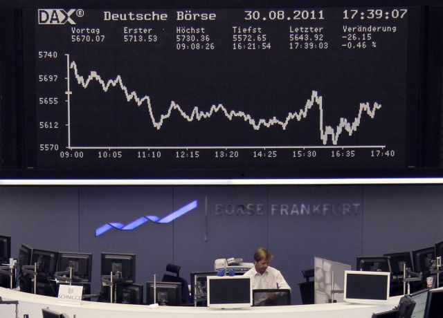 Μεικτά πρόσημα στα ευρωπαϊκά χρηματιστήρια, στο πράσινο γύρισε η Γουόλ Στριτ