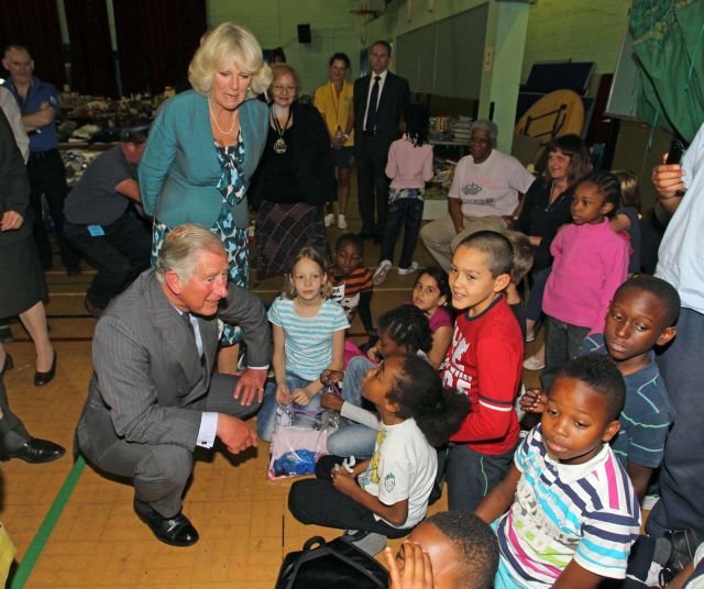 Το Τότεναμ, όπου άναψε η «σπίθα» των επεισοδίων, επισκέφθηκε ο πρίγκιπας Κάρολος