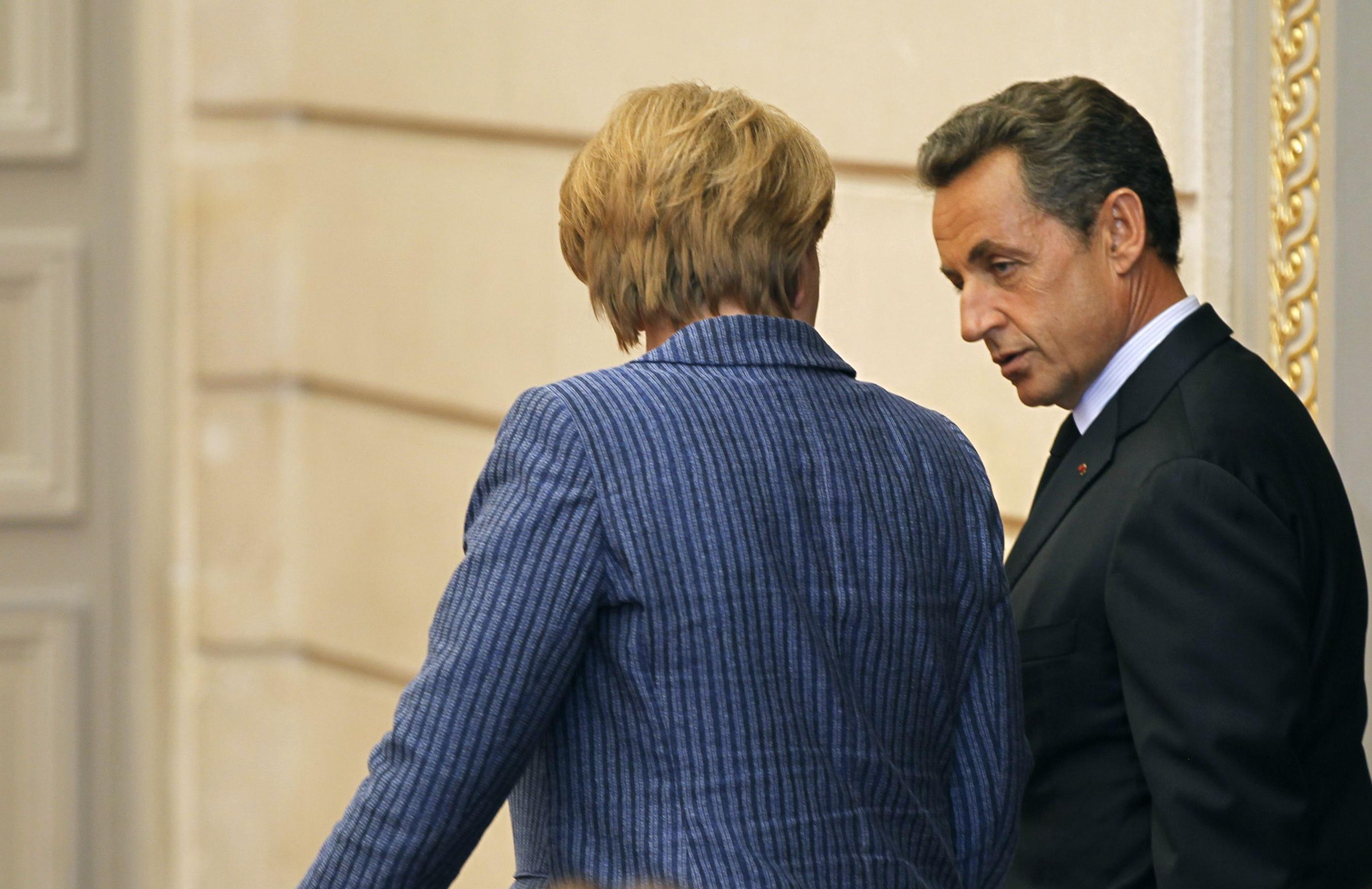 Οι αντιδράσεις στα μηνύματα που έστειλαν Μέρκελ και Σαρκοζί από το Παρίσι