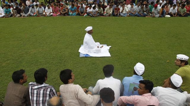 Συνελήφθη Ινδός ακτιβιστής πριν ξεκινήσει απεργία πείνας κατά της διαφθοράς