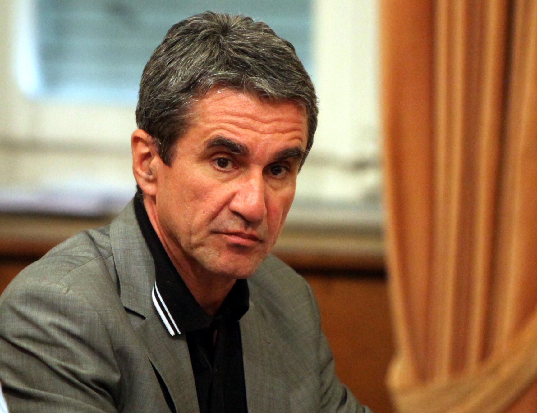 Στόχος «αγανακτισμένων» έγιναν το Δεκαπενταύγουστο υπουργός και βουλευτές του ΠΑΣΟΚ