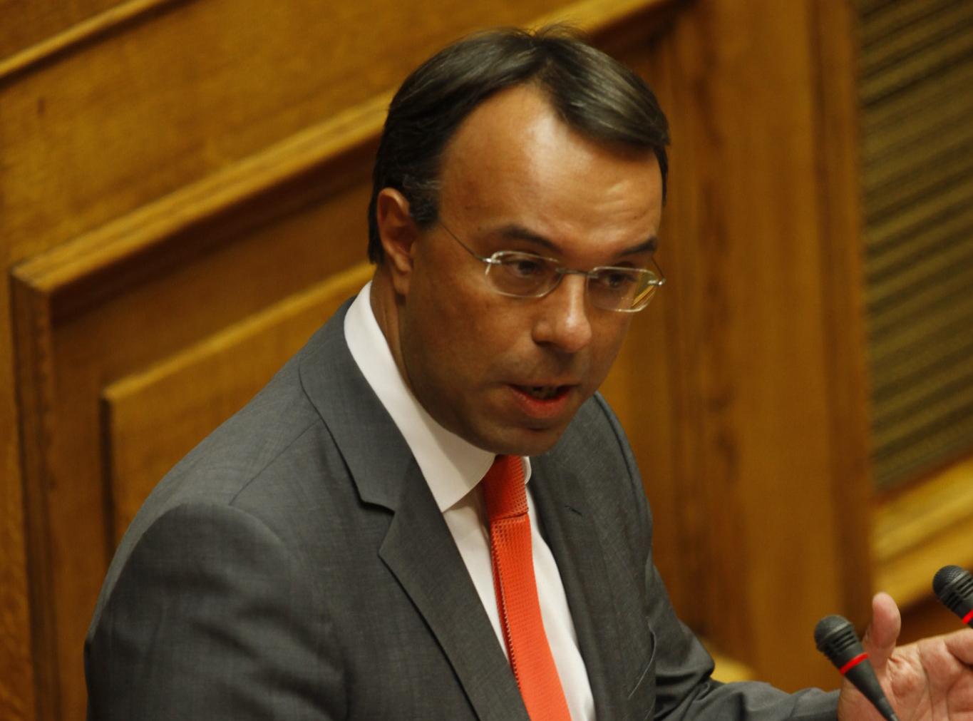 Η οικονομία πορεύεται σε «μακρά έρημο», σχολιάζει η ΝΔ για την ύφεση