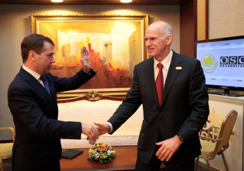 Τηλεφωνική επικοινωνία Παπανδρέου-Μεντβέντεφ με θέμα τις επενδύσεις