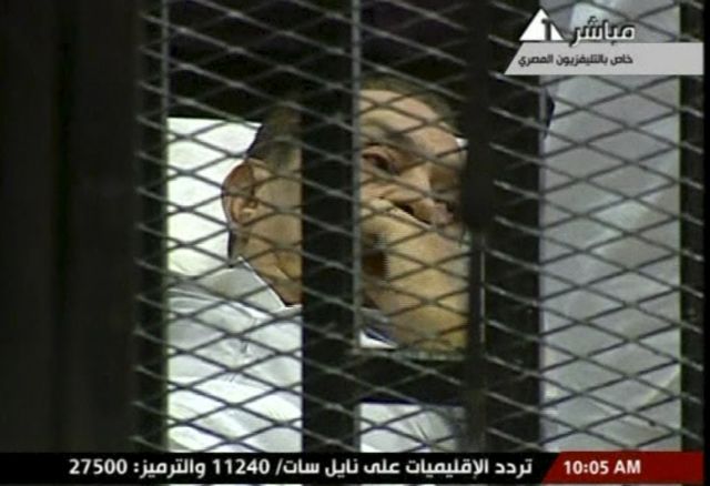 Αρχισε στο Κάιρο η δίκη του Χόσνι Μουμπάρακ