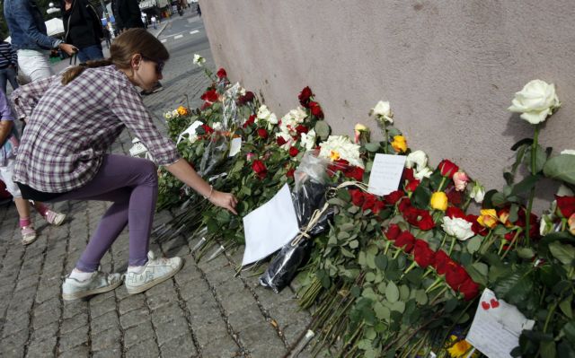 Φόρο τιμής στους νεκρούς των επιθέσεων της 22ας Ιουλίου στη Νορβηγία