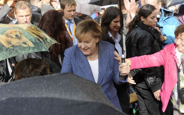 Στη σκληρή της στάση για τους δημοσιονομικά «απείθαρχους» επανέρχεται η Μέρκελ προ της κάλπης