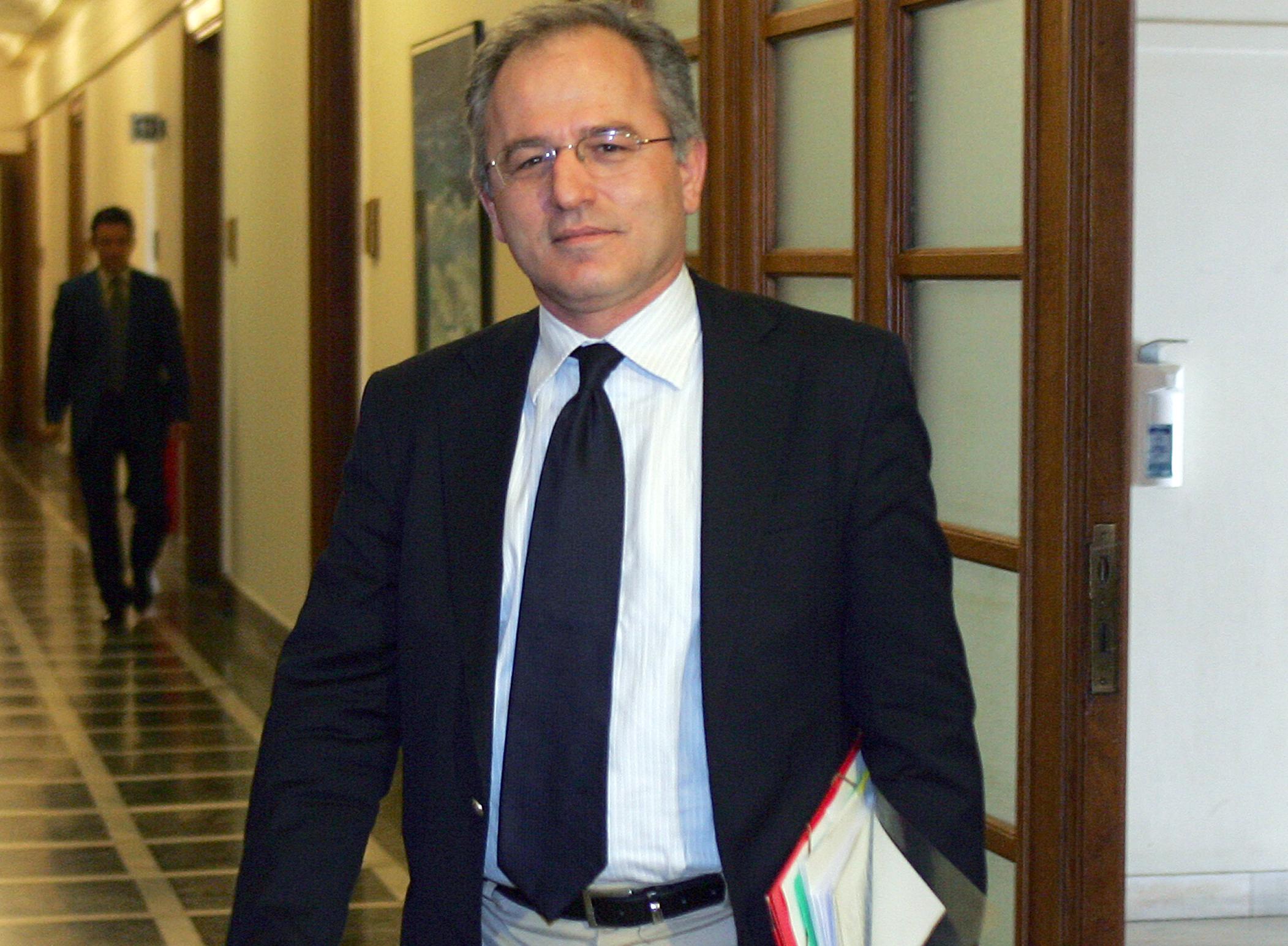 Βάσει αναγκών και χωρίς βιασύνη οι αποφάσεις για τη θητεία, τονίζει ο Π.Μπεγλίτης