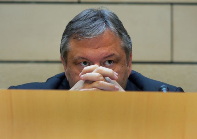 Κατά 10% θα μειωθούν τελικά τα επιδόματα των ένστολων