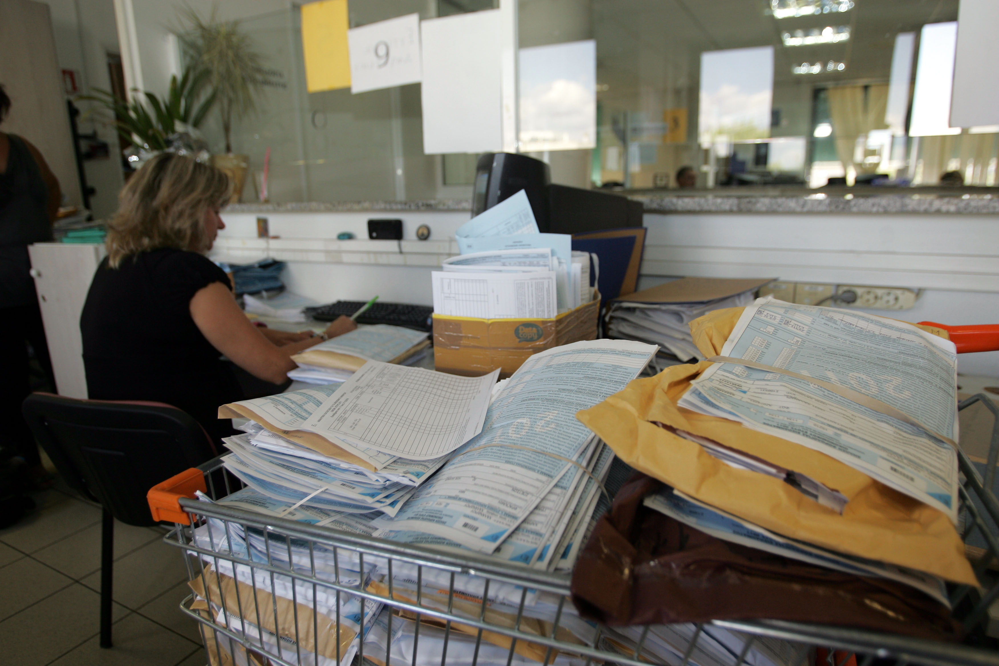 Νέο τελεσίγραφο των ΔΟΥ προς 900 χιλιάδες φορολογούμενους που χρωστούν