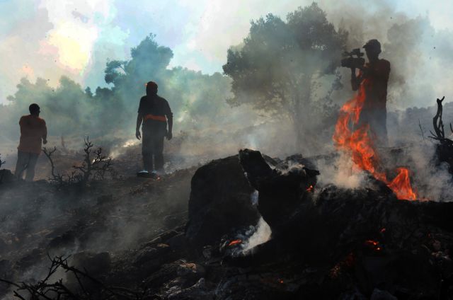 Υπό μερικό έλεγχο η μεγάλη πυρκαγιά στον Κουβαρά Αττικής