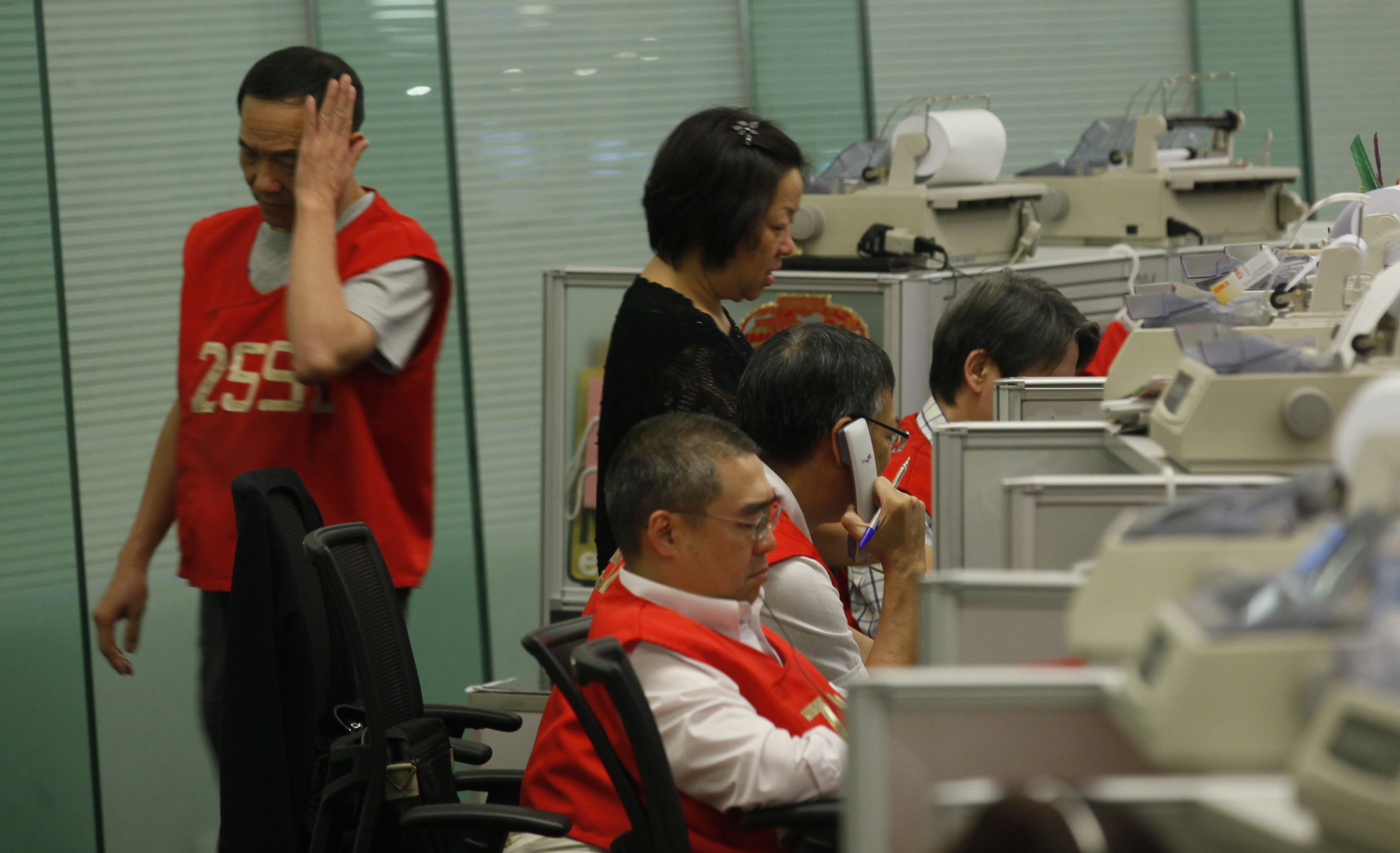 Στο «κόκκινο» τα Χρηματιστήρια της Ασίας παρά τις δεσμεύσεις της G7