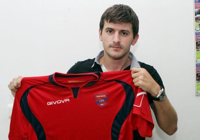 Υπέγραψε και παρουσιάστηκε ο Μιλοβάνοβιτς από τον Πανιώνιο