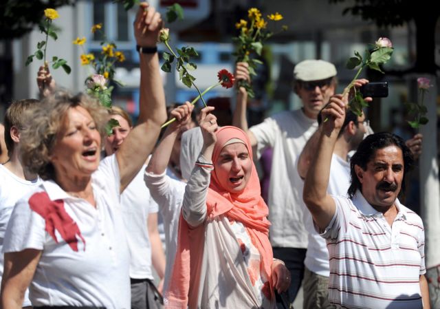 Πνίγει στο αίμα τη Συρία ο Άσαντ – Εντείνονται οι περιφερειακές πιέσεις