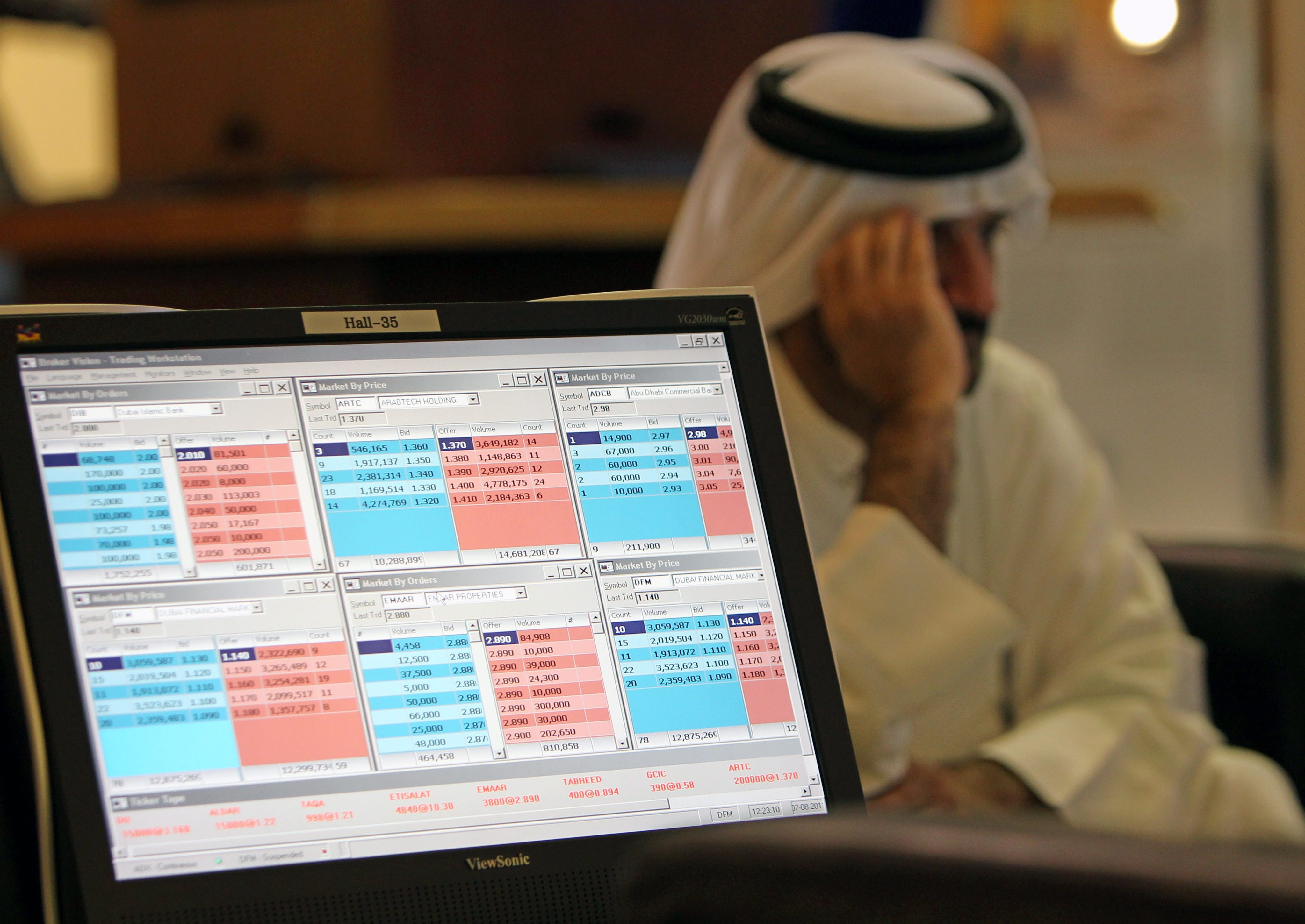 Τα αραβικά χρηματιστήρια «χτύπησε» πρώτα η υποβάθμιση της οικονομίας των ΗΠΑ