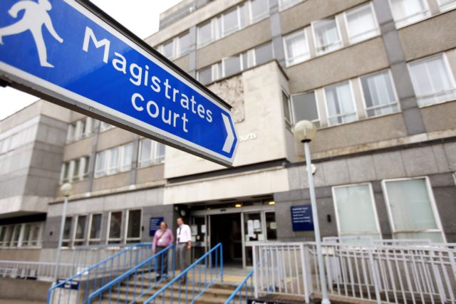 Σφοδρή αντίθεση στις βρετανικές απειλές για μπλόκο στα κοινωνικά δίκτυα