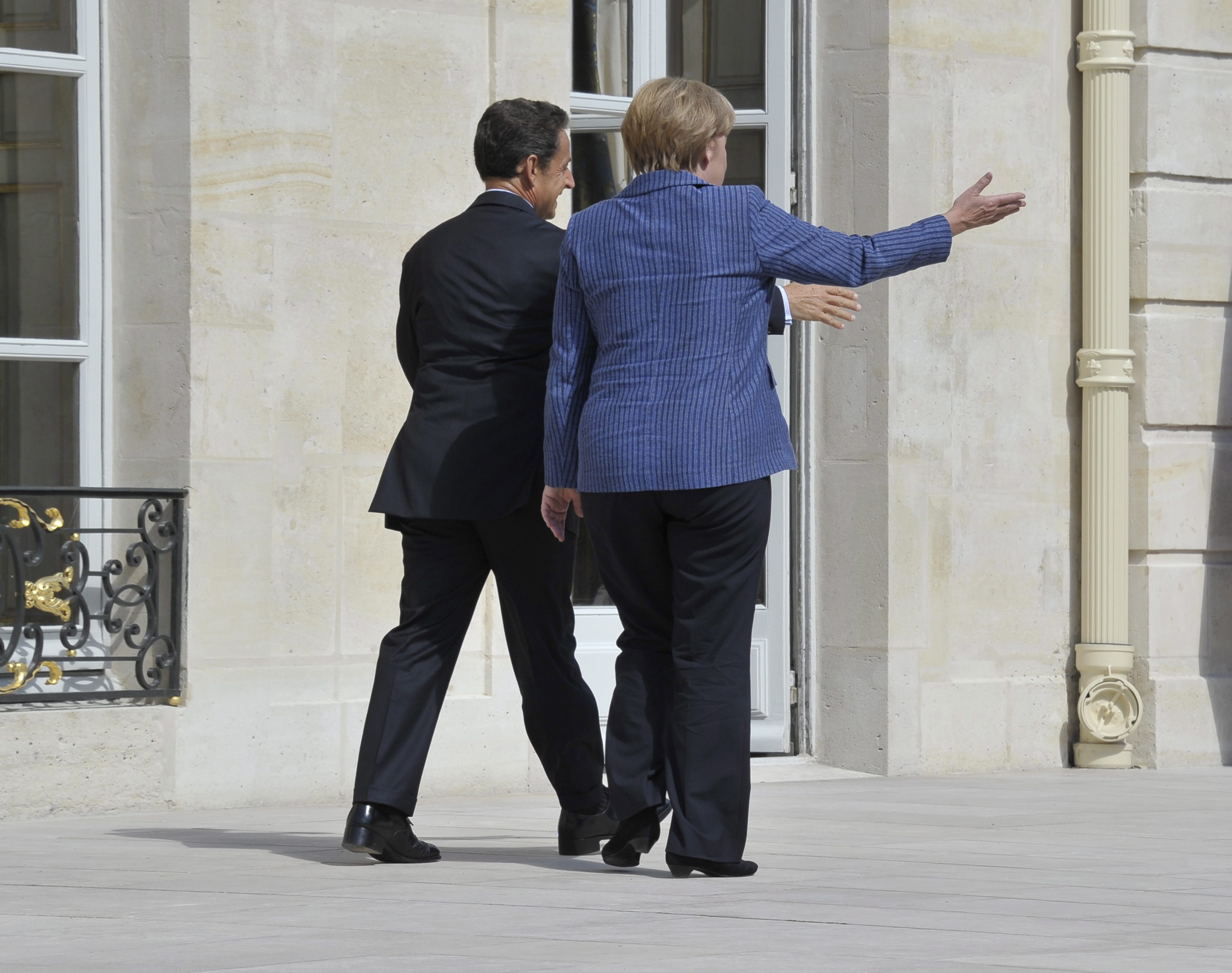 Γαλλογερμανικό διευθυντήριο για το ευρώ, ευρωομόλογο «ίσως» αλλά στο μέλλον