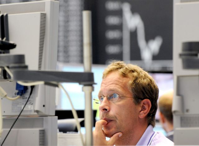 «Μάχη» γύρω από τις 900 μονάδες στο Χρηματιστήριο