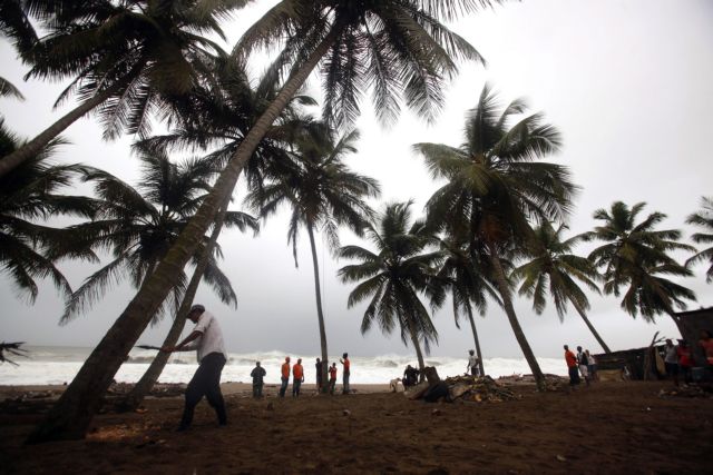 Ενισχυμένος φτάνει στις Μπαχάμες ο τυφώνας «Αϊρίν»