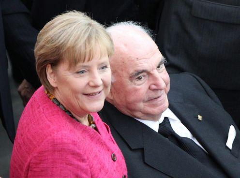 Σε κλοιό ισχυρών πιέσεων η Μέρκελ, πιθανή αναβολή της ψηφοφορίας για τον EFSF