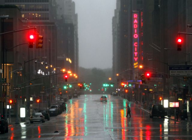 Τα χειρότερα πέρασαν για τις ΗΠΑ μετά το πέρασμα του κυκλώνα Αϊρίν