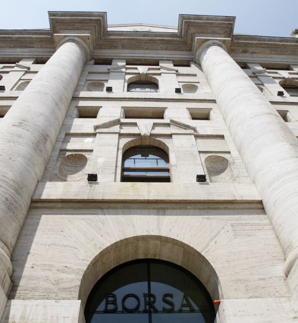 Για εκχώρηση κυριαρχίας στην ΕΚΤ κατηγορεί η αντιπολίτευση τον Μπερλουσκόνι