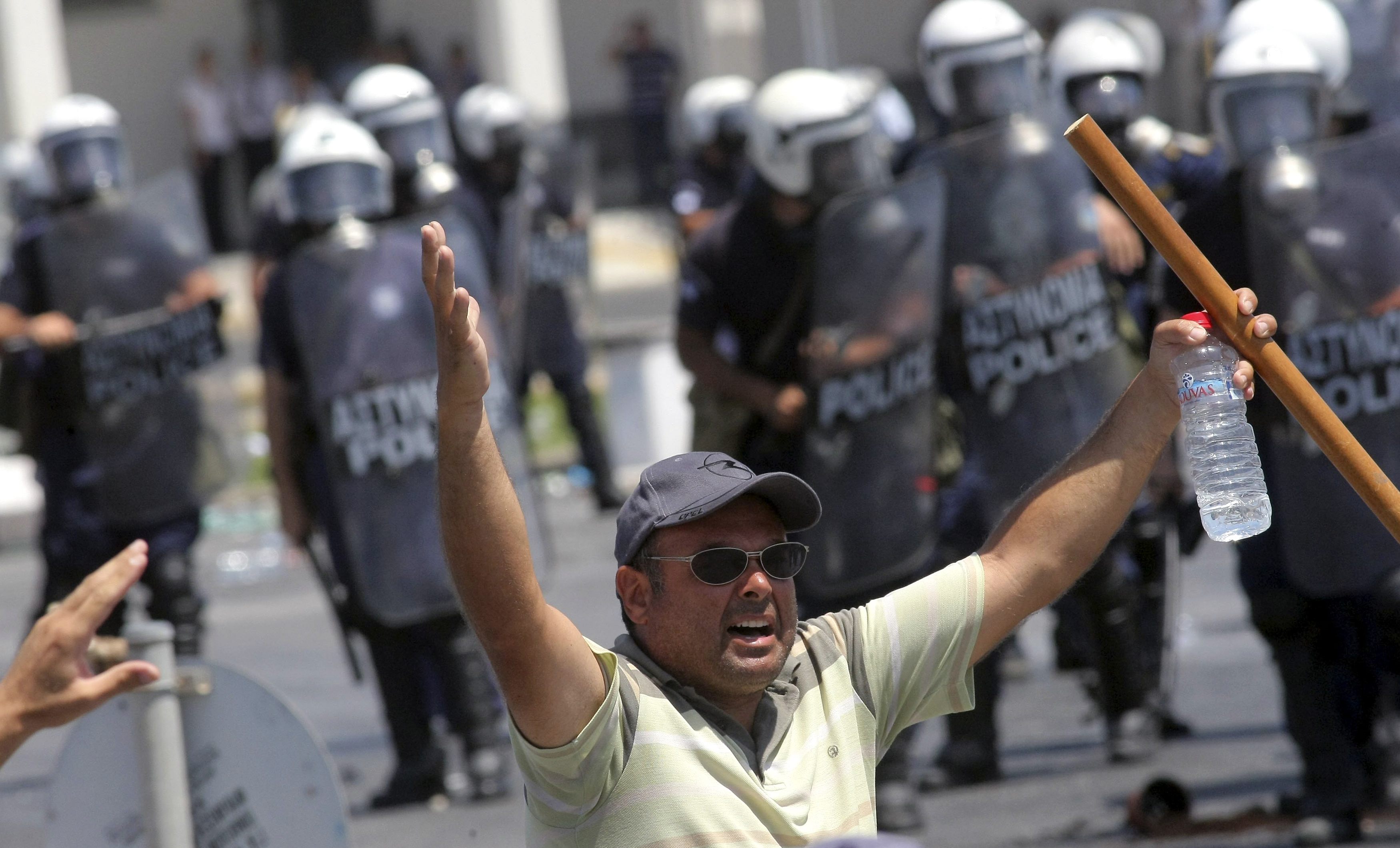 Μετωπική κυβέρνησης-ιδιοκτητών ταξί μετά τη νέα άκαρπη συνάντηση με τον Γ.Ραγκούση