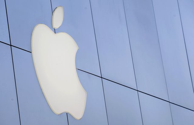 Η εμπιστοσύνη των επενδυτών στον Τιμ Κουκ κράτησε την τιμή της μετοχής της Apple