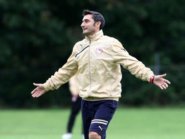 Ερυθρόλευκο γαϊτανάκι με τους αμυντικούς μέσους